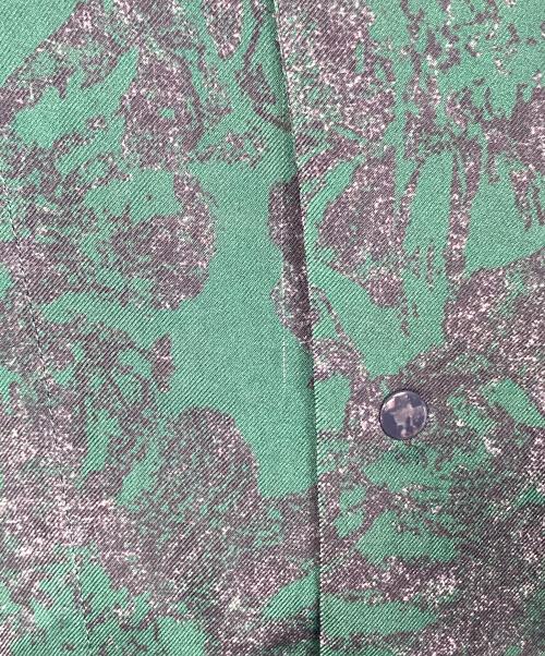 TOGA PULLA（トーガ プルラ）TOGA PULLA (トーガ プルラ) Inner print shirt  インナープリントシャツ　総柄　日本製 グリーン サイズ:36の古着・服飾アイテム