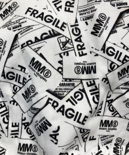 MM6 Maison Margiela（エムエムシックスメゾンマルジェラ）MM6 Maison Margiela (エムエムシックスメゾンマルジェラ) ロゴスウェット　デザイントップス　総柄　22SS ホワイト サイズ:16の古着・服飾アイテム