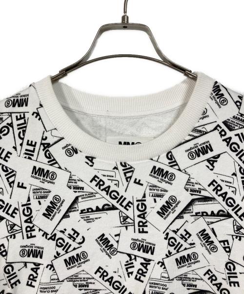 MM6 Maison Margiela（エムエムシックスメゾンマルジェラ）MM6 Maison Margiela (エムエムシックスメゾンマルジェラ) ロゴスウェット　デザイントップス　総柄　22SS ホワイト サイズ:16の古着・服飾アイテム