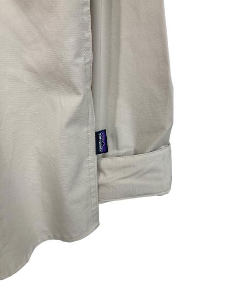 Patagonia（パタゴニア）Patagonia (パタゴニア) Long-Sleeved Skiddore Shirt  ロングスリーブスキッドモアシャツ  長袖シャツ　スポーツ　アウトドア ベージュ サイズ:Sの古着・服飾アイテム
