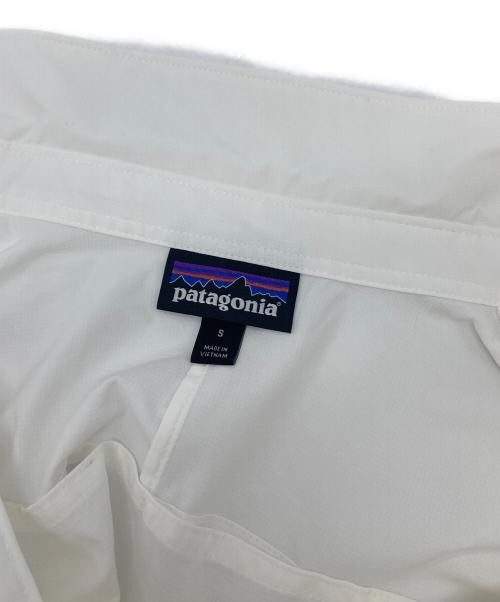 Patagonia（パタゴニア）Patagonia (パタゴニア) Long-Sleeved Skiddore Shirt  ロングスリーブスキッドモアシャツ  長袖シャツ　スポーツ　アウトドア ホワイト サイズ:Sの古着・服飾アイテム