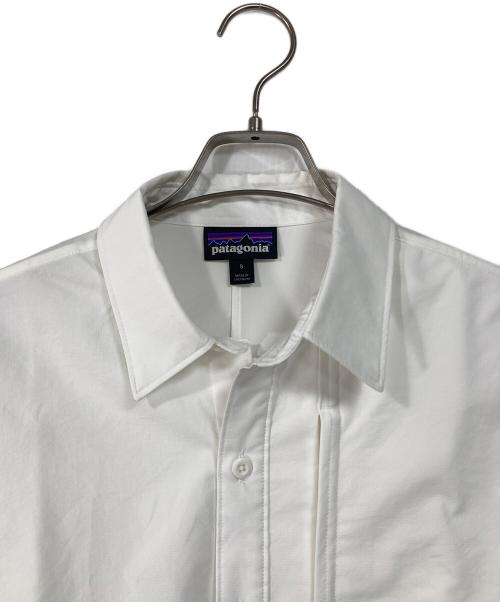Patagonia（パタゴニア）Patagonia (パタゴニア) Long-Sleeved Skiddore Shirt  ロングスリーブスキッドモアシャツ  長袖シャツ　スポーツ　アウトドア ホワイト サイズ:Sの古着・服飾アイテム