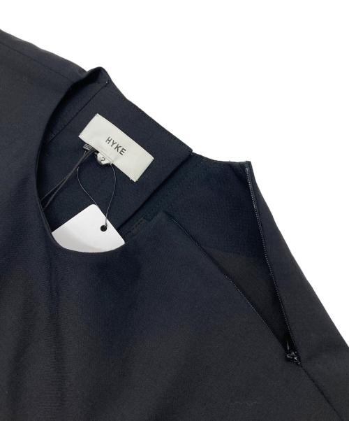 HYKE（ハイク）HYKE (ハイク) バックレースアップ デザインノースリーブ ブラウス ブラック サイズ:2 未使用品の古着・服飾アイテム