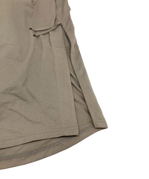 HYKE（ハイク）HYKE (ハイク) ノースリーブワンピース　タグ付き カーキ サイズ:FREE 未使用品の古着・服飾アイテム