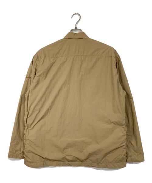 GRAMICCI（グラミチ）GRAMICCI (グラミチ) LT NYLON UTILITY SHIRT ナイロンシャツ ベージュ サイズ:Sの古着・服飾アイテム