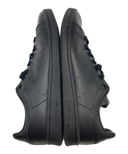 adidas（アディダス）adidas (アディダス) STANSMITH ローカットスニーカー ブラック サイズ:26.5の古着・服飾アイテム