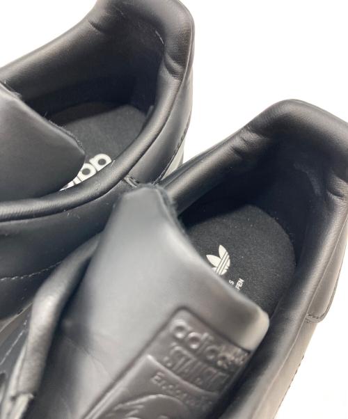 adidas（アディダス）adidas (アディダス) STANSMITH ローカットスニーカー ブラック サイズ:26.5の古着・服飾アイテム