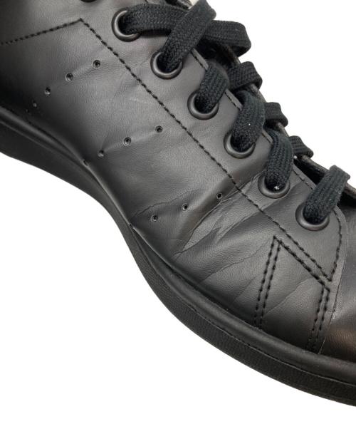 adidas（アディダス）adidas (アディダス) STANSMITH ローカットスニーカー ブラック サイズ:26.5の古着・服飾アイテム