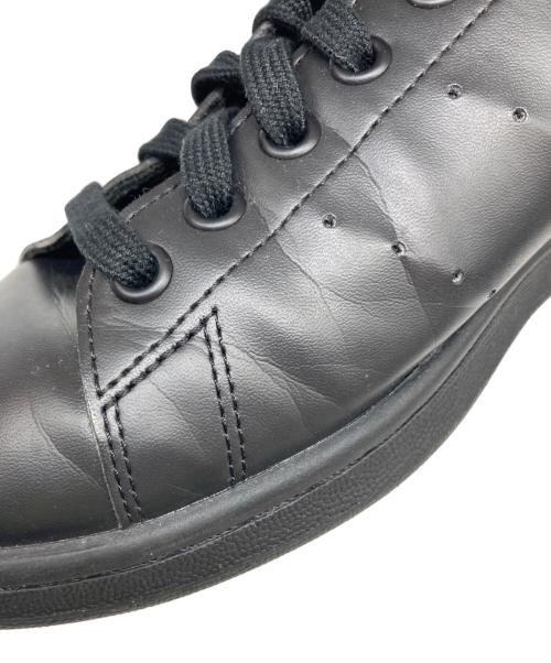 adidas（アディダス）adidas (アディダス) STANSMITH ローカットスニーカー ブラック サイズ:26.5の古着・服飾アイテム