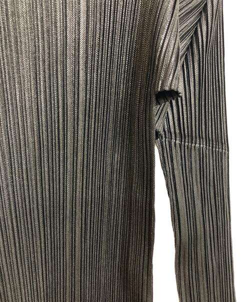 PLEATS PLEASE（プリーツプリーズ）PLEATS PLEASE (プリーツプリーズ) ハイネックプリーツカットソー　ロングスリーブカットソー　デザインカットソー　デザイントップス　日本製 グレー サイズ:3の古着・服飾アイテム