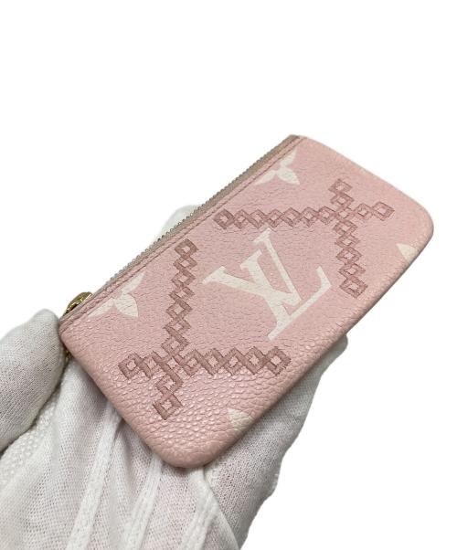 LOUIS VUITTON（ルイ ヴィトン）LOUIS VUITTON (ルイ ヴィトン) モノグラム・アンプラント ブロデリー ポシェット・クレ　コインケース　ミニポーチ　キーケース ピンク サイズ:実寸参照の古着・服飾アイテム
