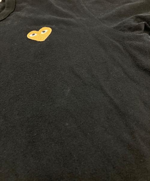 PLAY COMME des GARCONS（プレイコムデギャルソン）PLAY COMME des GARCONS (プレイコムデギャルソン) T-Shirt With Gold Emblem コットンTシャツ ブラック サイズ:Mの古着・服飾アイテム