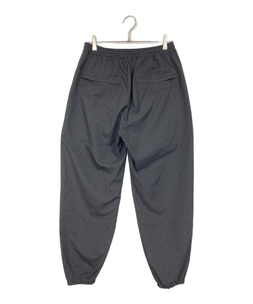 uniform experiment（ユニフォームエクスペリメント）uniform experiment (ユニフォームエクスペリメント) LOOSE FIT JOGGER PANTS ルーズフィットジョガーパンツ　ストライプ　日本製 ブラック サイズ:3の古着・服飾アイテム