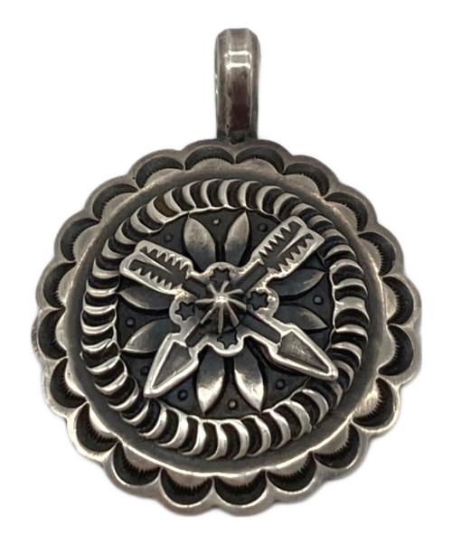 Navajo（ナバホ）NAVAJO (ナバホ) Gary Reeves作シルバーコンチョペンダントトップ　STERLING刻印入 サイズ:実寸参照の古着・服飾アイテム