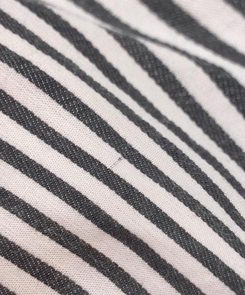 ne quittez pas（ヌキテパ）ne quittez pas (ヌキテパ) Cotton Poplin Wave Tuck Dress コットンドレスワンピース　ストライプ グレー×ピンク サイズ:Sの古着・服飾アイテム