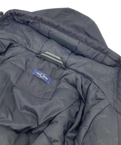 FRED PERRY（フレッドペリー）FRED PERRY (フレッドペリー) PADDED ZIP THROUGH JACKET　パデッド ジップスルー ジャケット　中綿ジャケット　アウター ブラック サイズ:Sの古着・服飾アイテム