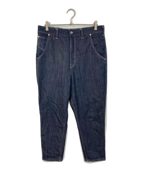 COMME des GARCONS JUNYA WATANABE MAN（コム デ ギャルソン ジュンヤ ワタナベ マン）COMME des GARCONS JUNYA WATANABE MAN (コム デ ギャルソン ジュンヤ ワタナベ マン) レザーパッチ付き  ホワイトステッチデニムパンツ　コットンパンツ　 5ポケット　日本製 インディゴ サイズ:XSの古着・服飾アイテム