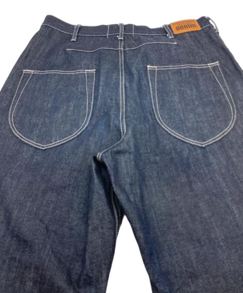 COMME des GARCONS JUNYA WATANABE MAN（コム デ ギャルソン ジュンヤ ワタナベ マン）COMME des GARCONS JUNYA WATANABE MAN (コム デ ギャルソン ジュンヤ ワタナベ マン) レザーパッチ付き  ホワイトステッチデニムパンツ　コットンパンツ　 5ポケット　日本製 インディゴ サイズ:XSの古着・服飾アイテム