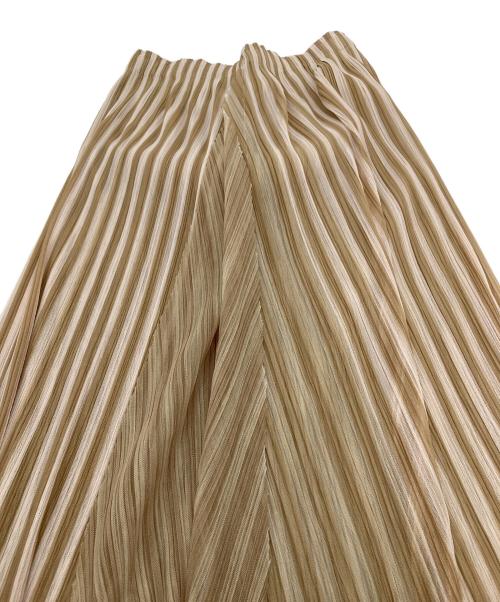 PLEATS PLEASE（プリーツプリーズ）PLEATS PLEASE (プリーツプリーズ) ストライプデザインプリーツスカート　タグつき　日本製 ベージュ サイズ:1の古着・服飾アイテム