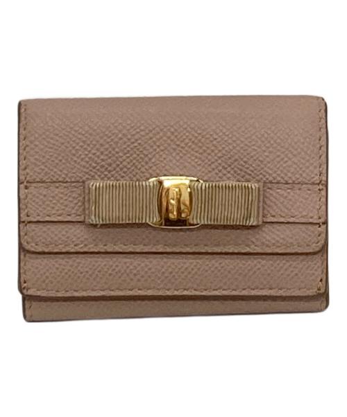 Ferragamo（フェラガモ）Ferragamo (フェラガモ) ヴァラリボン3つ折り財布　ミニ財布　イタリア製 ベージュ サイズ:実寸参照の古着・服飾アイテム