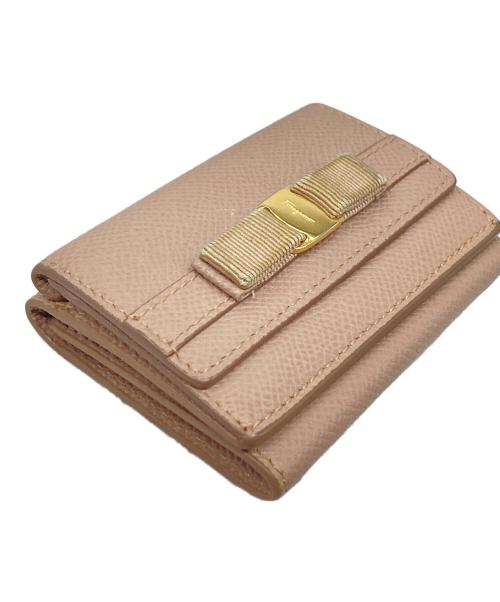 Ferragamo（フェラガモ）Ferragamo (フェラガモ) ヴァラリボン3つ折り財布　ミニ財布　イタリア製 ベージュ サイズ:実寸参照の古着・服飾アイテム