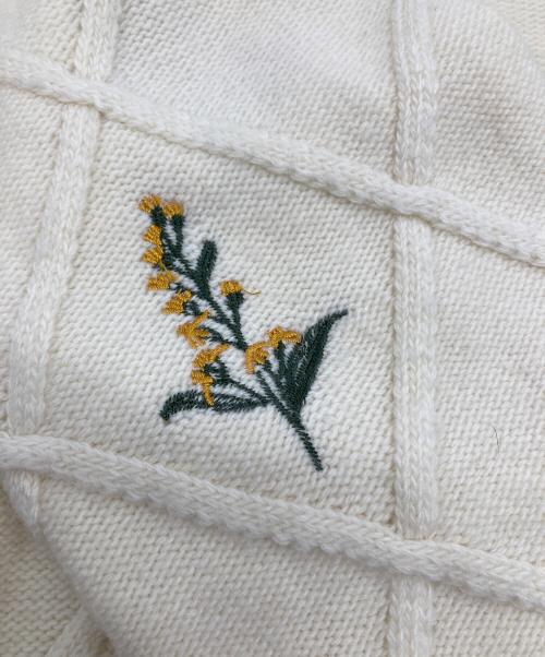 Ameri（アメリ）Ameri (アメリ) FLOWER EMBROIDERY DRESS　ニットドレス　ニットワンピース　ロングワンピース　花柄　刺繍 アイボリー サイズ:Mの古着・服飾アイテム