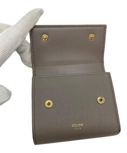 CELINE（セリーヌ）CELINE (セリーヌ) スモール トリフォールドウォレット　ミニ財布　三つ折り財布 ペブル(グレージュ) サイズ:実寸参照の古着・服飾アイテム