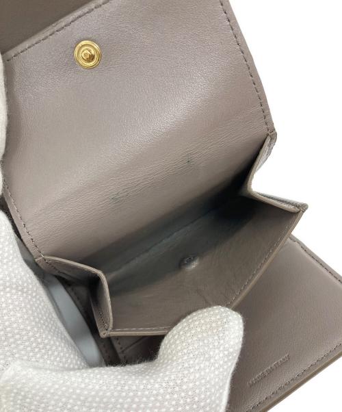 CELINE（セリーヌ）CELINE (セリーヌ) スモール トリフォールドウォレット　ミニ財布　三つ折り財布 ペブル(グレージュ) サイズ:実寸参照の古着・服飾アイテム