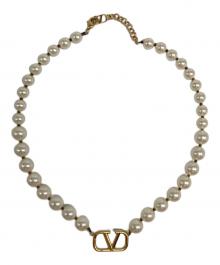 VALENTINO GARAVANI（ヴァレンティノ・ガラヴァーニ）の古着「SWAROVSKI パール Vロゴ シグネチャーメタル ネックレス」｜ホワイト