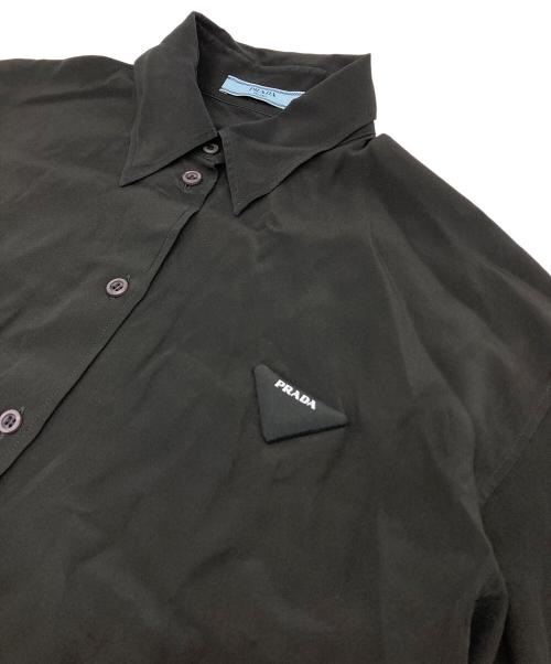 PRADA（プラダ）PRADA (プラダ) トライアングルロゴ シルクシャツ　イタリア製 ブラック サイズ:38の古着・服飾アイテム