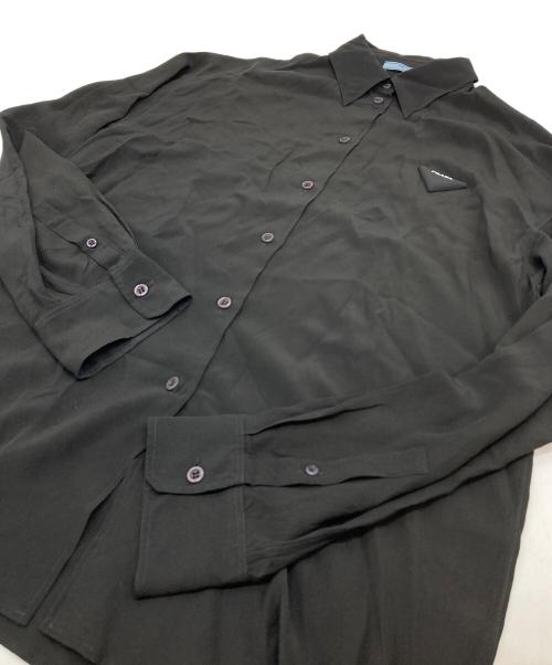 PRADA（プラダ）PRADA (プラダ) トライアングルロゴ シルクシャツ　イタリア製 ブラック サイズ:38の古着・服飾アイテム