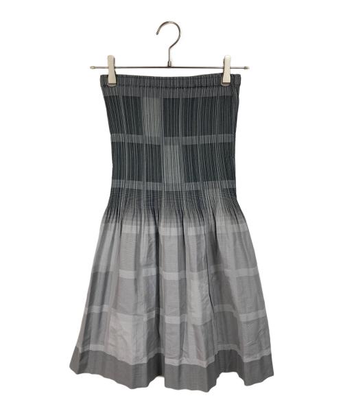 ISSEY MIYAKE（イッセイミヤケ）ISSEY MIYAKE (イッセイミヤケ) チェックグラデーションプリーツスカート　デザインスカート　日本製 グレー サイズ:2の古着・服飾アイテム