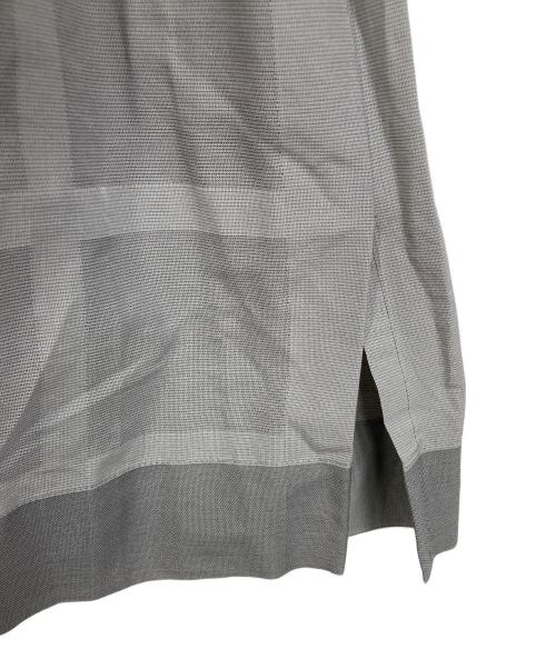 ISSEY MIYAKE（イッセイミヤケ）ISSEY MIYAKE (イッセイミヤケ) チェックグラデーションプリーツスカート　デザインスカート　日本製 グレー サイズ:2の古着・服飾アイテム