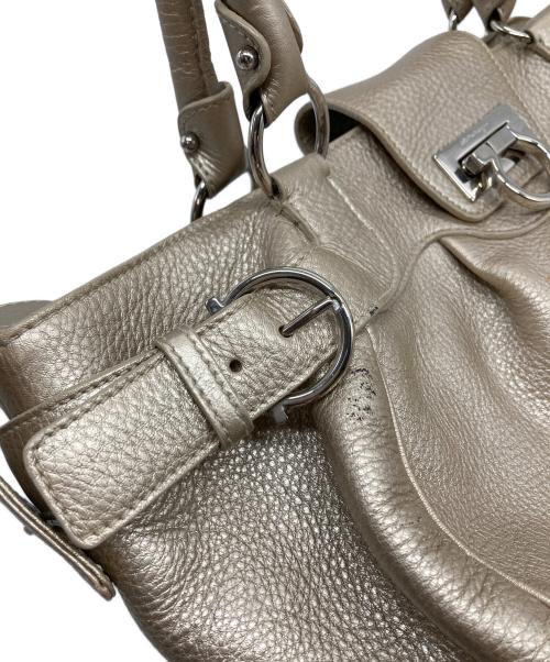 Salvatore Ferragamo（サルヴァトーレ フェラガモ）Salvatore Ferragamo (サルヴァトーレ フェラガモ) ガンチーニハンドバッグ シャンパンゴールド サイズ:実寸参照の古着・服飾アイテム