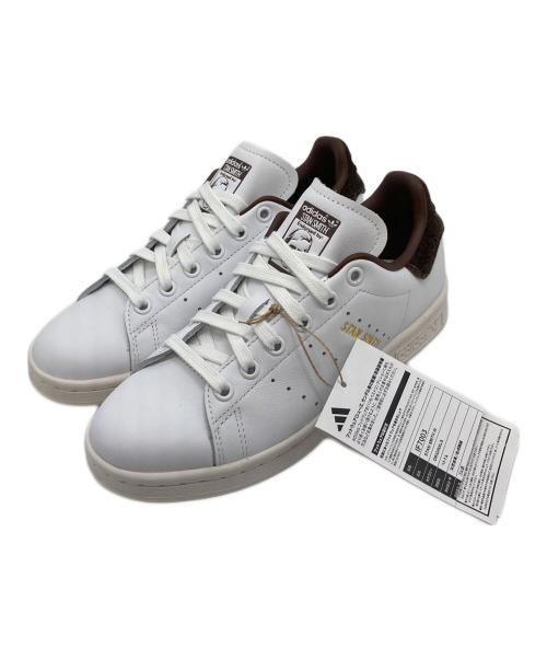 adidas（アディダス）adidas (アディダス) スニーカー　スタンスミス ホワイト サイズ:US５.５ 未使用品の古着・服飾アイテム