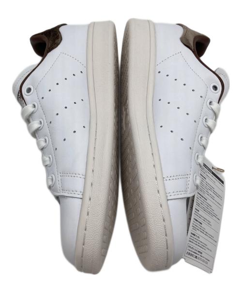 adidas（アディダス）adidas (アディダス) スニーカー　スタンスミス ホワイト サイズ:US５.５ 未使用品の古着・服飾アイテム