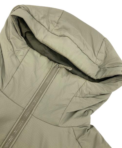 ARC'TERYX（アークテリクス）ARC'TERYX (アークテリクス) ATOM AR HOODY マウンテンジャケット　ナイロンジャケット カーキ サイズ:Lの古着・服飾アイテム