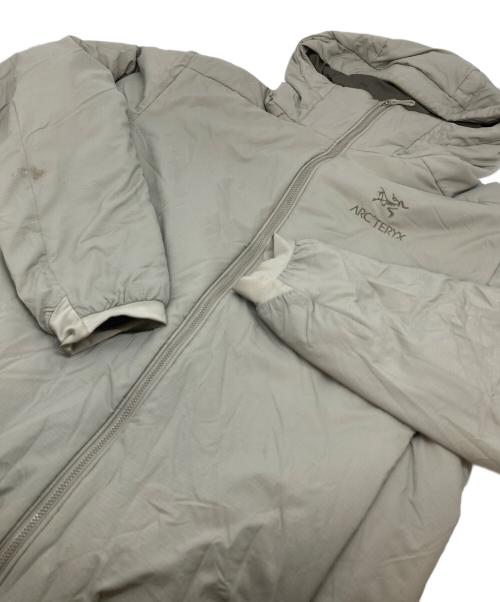 ARC'TERYX（アークテリクス）ARC'TERYX (アークテリクス) ATOM AR HOODY マウンテンジャケット　ナイロンジャケット カーキ サイズ:Lの古着・服飾アイテム