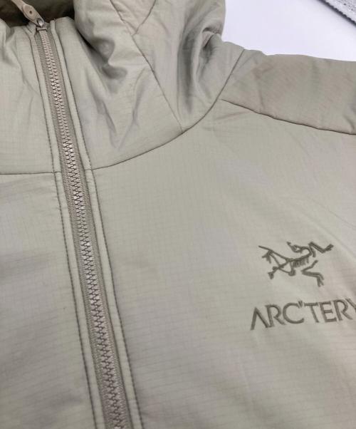 ARC'TERYX（アークテリクス）ARC'TERYX (アークテリクス) ATOM AR HOODY マウンテンジャケット　ナイロンジャケット カーキ サイズ:Lの古着・服飾アイテム