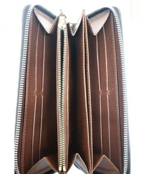 LOUIS VUITTON（ルイ ヴィトン）LOUIS VUITTON (ルイヴィトン) ジッピーウォレット ブラウン サイズ:- モノグラム M42616 CA0056の古着・服飾アイテム