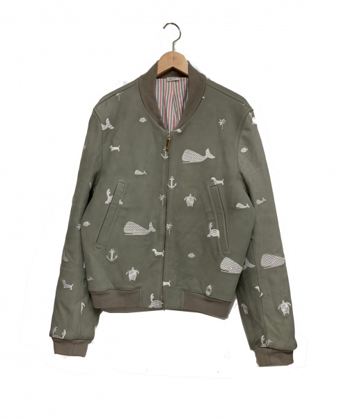 Thom Browne（トムブラウン）Thom Browne (トムブラウン) パテントヴァーシティージャケット グレー サイズ:3 16AW MJU417Bの古着・服飾アイテム