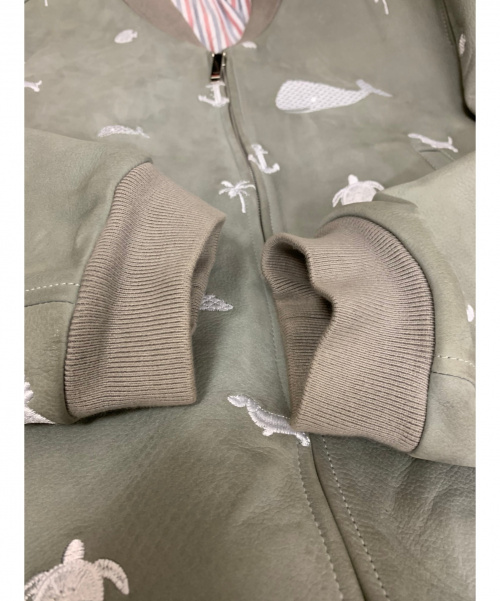 Thom Browne（トムブラウン）Thom Browne (トムブラウン) パテントヴァーシティージャケット グレー サイズ:3 16AW MJU417Bの古着・服飾アイテム