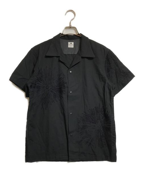 SASQUATCHfabrix.（サスクワッチファブリックス）SASQUATCHfabrix. (サスクワッチファブリックス) 花火柄オープンシャツ ブラック サイズ:MEDIUMの古着・服飾アイテム