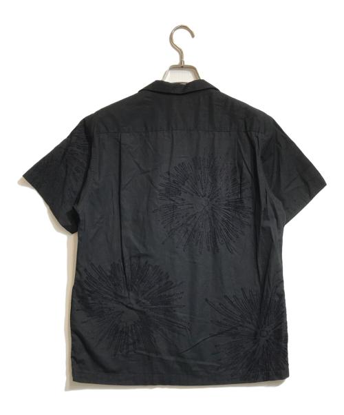 SASQUATCHfabrix.（サスクワッチファブリックス）SASQUATCHfabrix. (サスクワッチファブリックス) 花火柄オープンシャツ ブラック サイズ:MEDIUMの古着・服飾アイテム