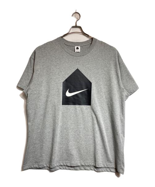 NIKE（ナイキ）NIKE (ナイキ) DSMコラボT-Shirt グレー サイズ:XLの古着・服飾アイテム