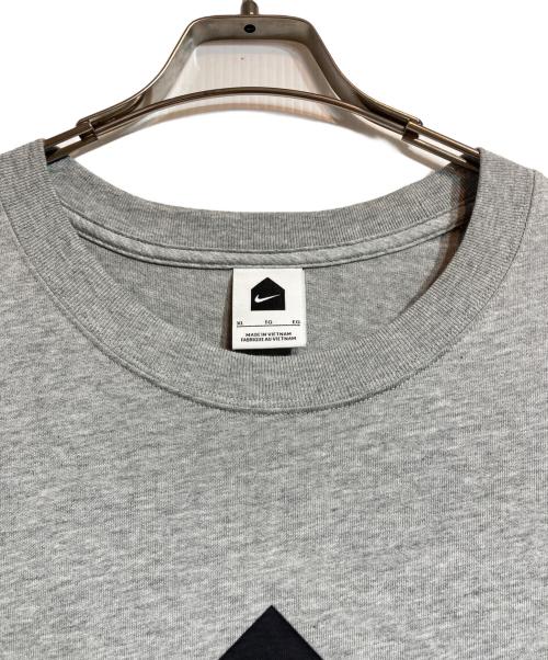 NIKE（ナイキ）NIKE (ナイキ) DSMコラボT-Shirt グレー サイズ:XLの古着・服飾アイテム