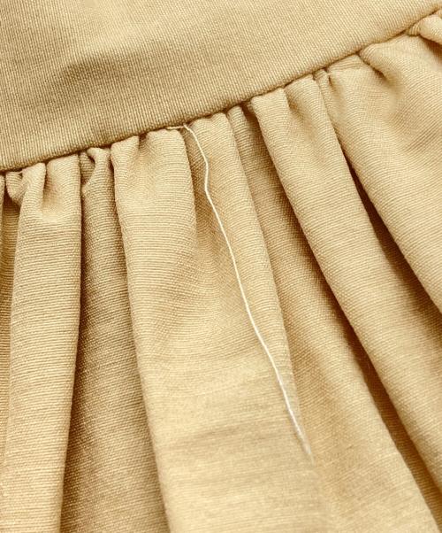 HOUGA（ホウガ）HOUGA (ホウガ) フリルペプラムブラウス ベージュ サイズ:Freeの古着・服飾アイテム