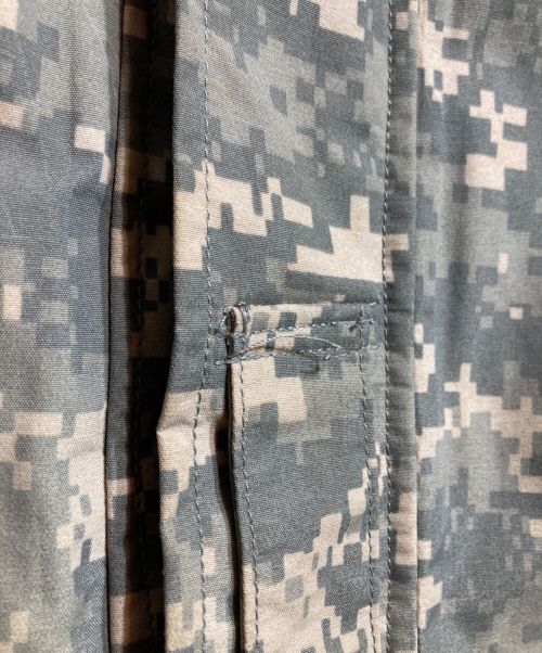 US ARMY（ユーエスアーミー）US ARMY (ユーエスアーミー) ECWCS UNIVERSAL CAMO GORE-TEX PARKA グレー サイズ:LｰRの古着・服飾アイテム