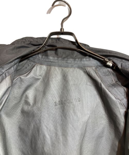 US ARMY（ユーエスアーミー）US ARMY (ユーエスアーミー) ECWCS UNIVERSAL CAMO GORE-TEX PARKA グレー サイズ:LｰRの古着・服飾アイテム