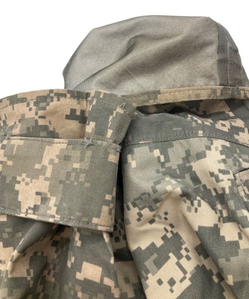 US ARMY（ユーエスアーミー）US ARMY (ユーエスアーミー) ECWCS UNIVERSAL CAMO GORE-TEX PARKA グレー サイズ:LｰRの古着・服飾アイテム